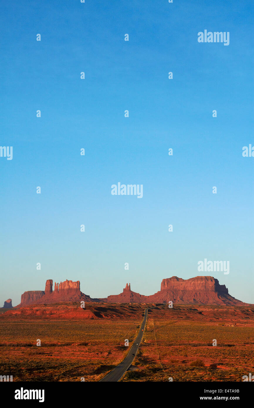 Monument Valley Navajo Nation, Utah, vicino al confine Arizona, Stati Uniti d'America Foto Stock