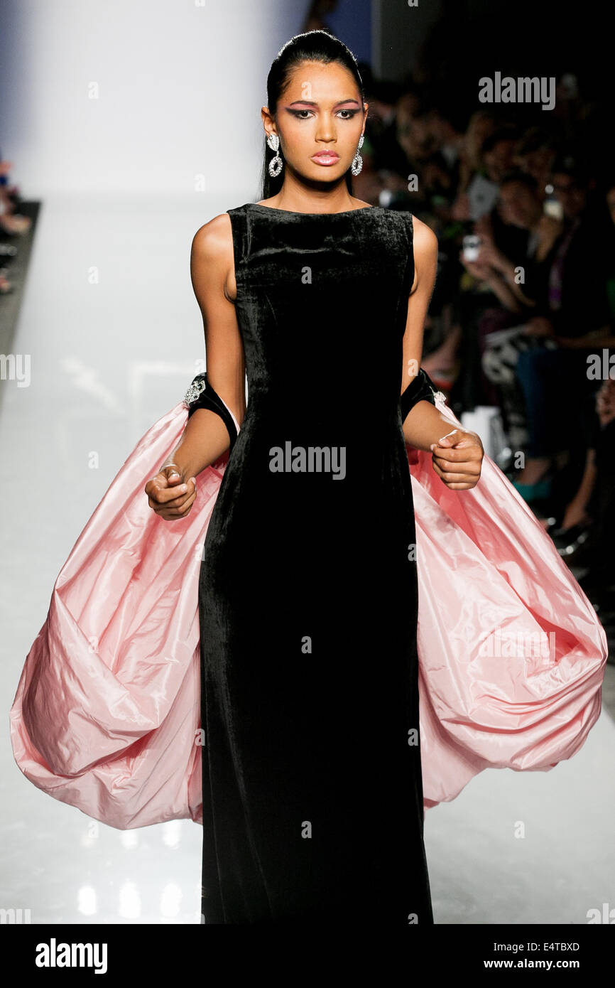Haute Couture fashion show Renato Balestra durante la sfilata di moda a Roma Luglio 2014 Foto Stock