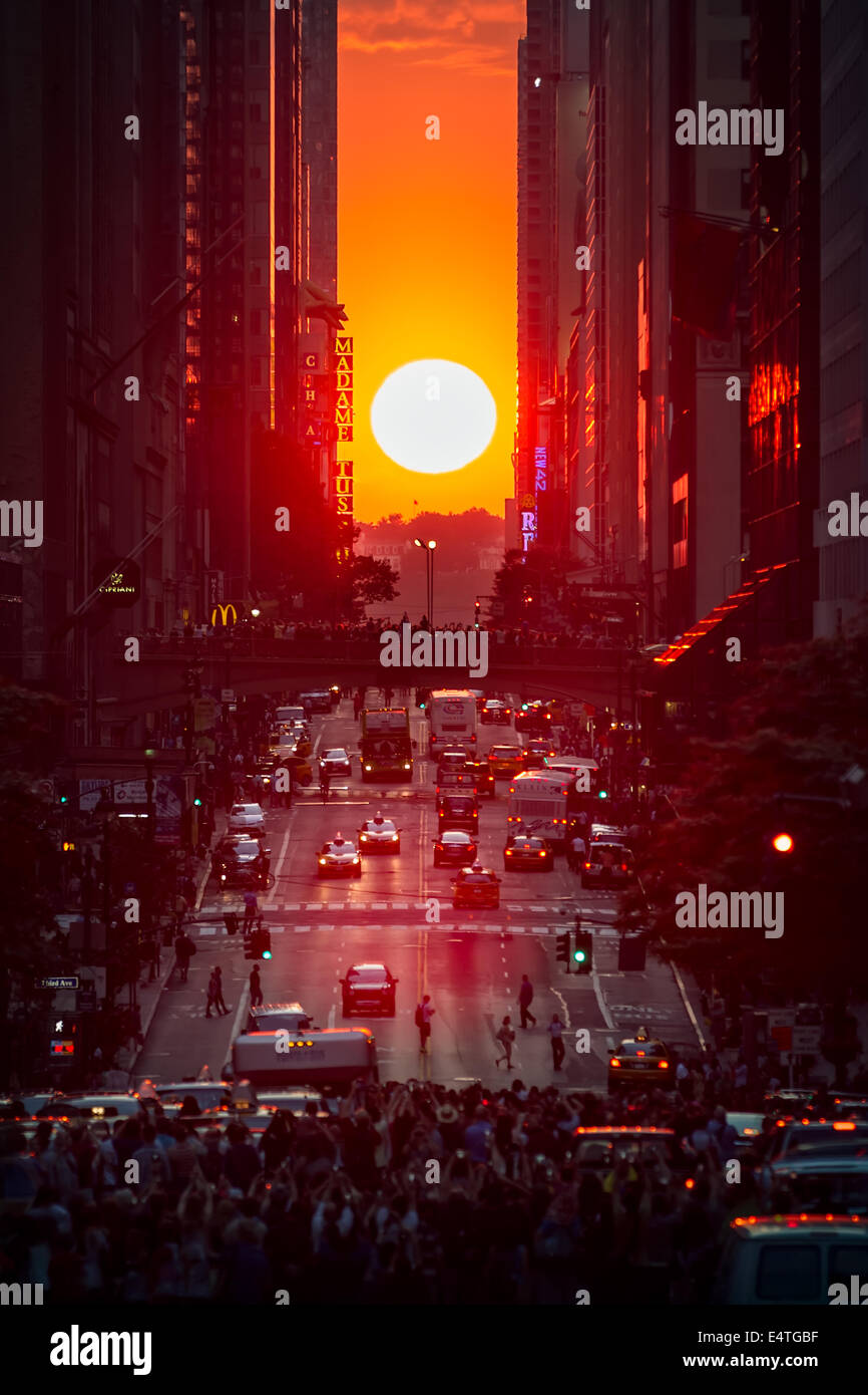 Manhattanhenge - Manhattan, New York, Stati Uniti d'America su 11 Luglio 2014 Foto Stock