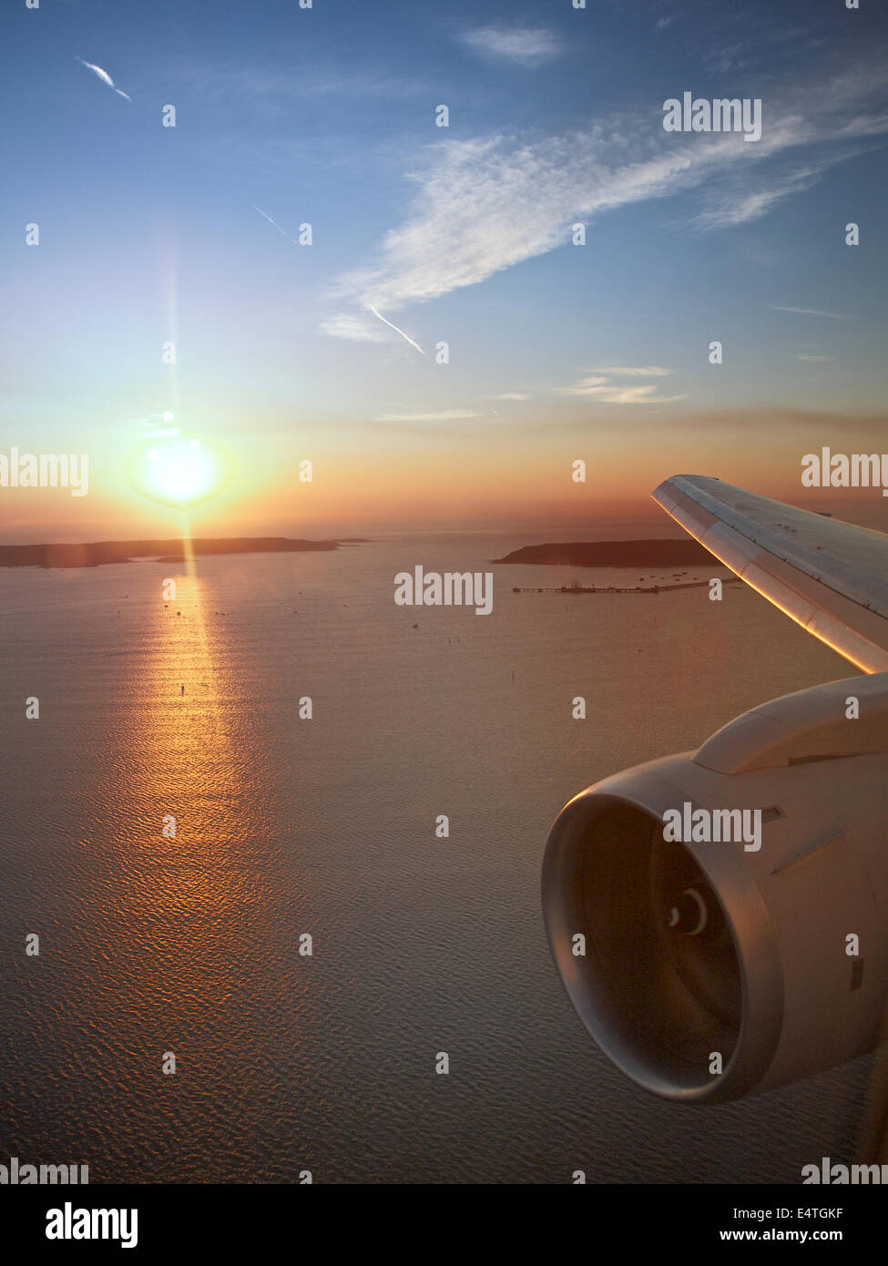 Vista dall'aereo, la visualizzazione della finestra guardando oltre l'ala Foto Stock