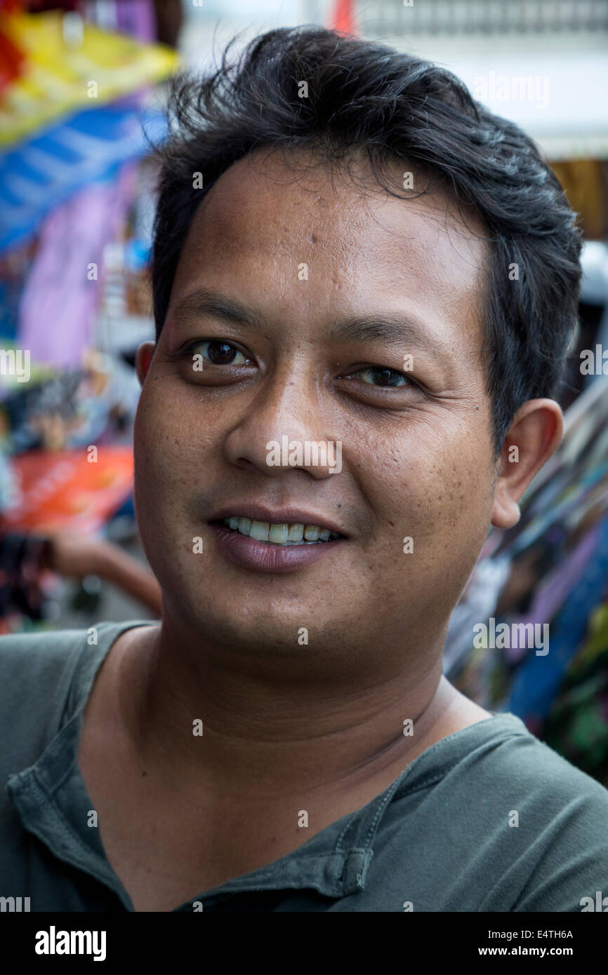 Bali, Indonesia. Giovane indonesiano Man. Foto Stock
