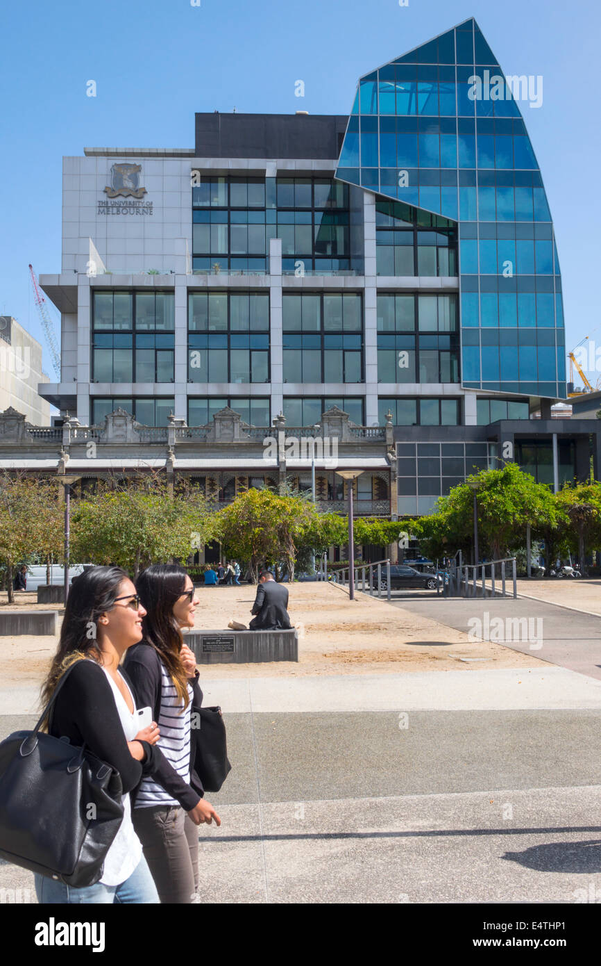 Melbourne Australia,Carlton,Parkville,University of Melbourne,campus,scuola,University Square,School of Health Sciences,donna femminile,studentessa stu Foto Stock