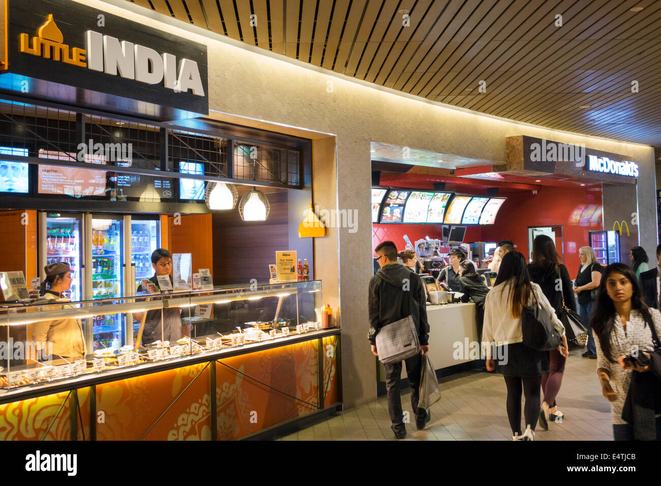 Melbourne Australia,Centro,centro,centro,centro commerciale,food Court plaza,ristorante ristoranti food dining cafe',food counter,Little India,AU140319134 Foto Stock