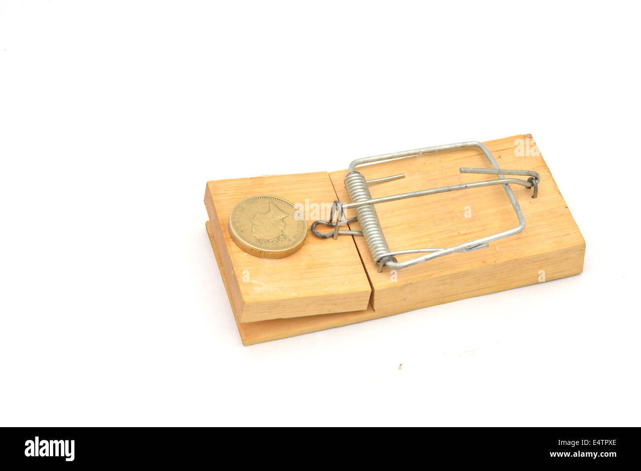 Pound coin in mousetrap Foto Stock