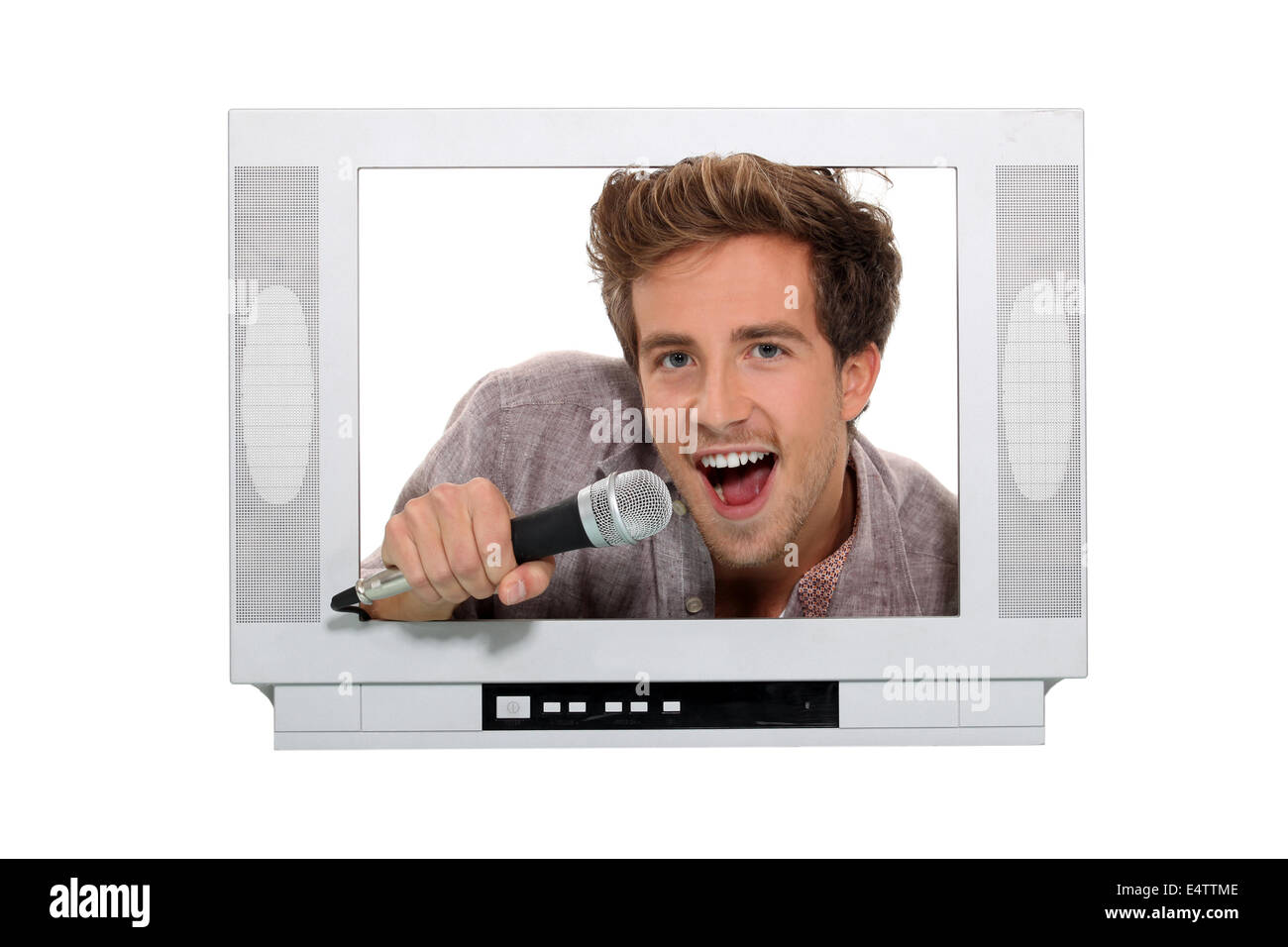 Uomo in posa su un finto schermo televisivo Foto Stock