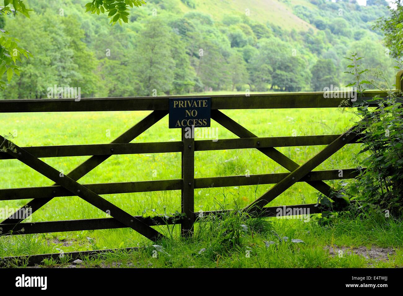 Non privato di accesso al cancello sul derbyshire farmland England Regno Unito Foto Stock