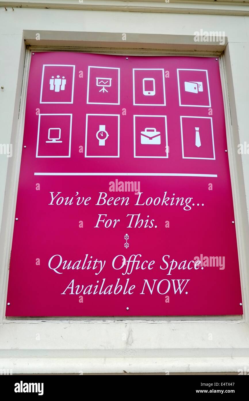 Ufficio Qualità spazio disponibile ora firmare a copertura di un telaio di finestra England Regno Unito Foto Stock