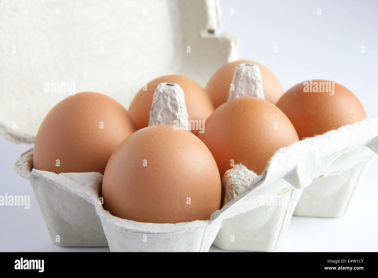 Una mezza dozzina di uova Foto Stock