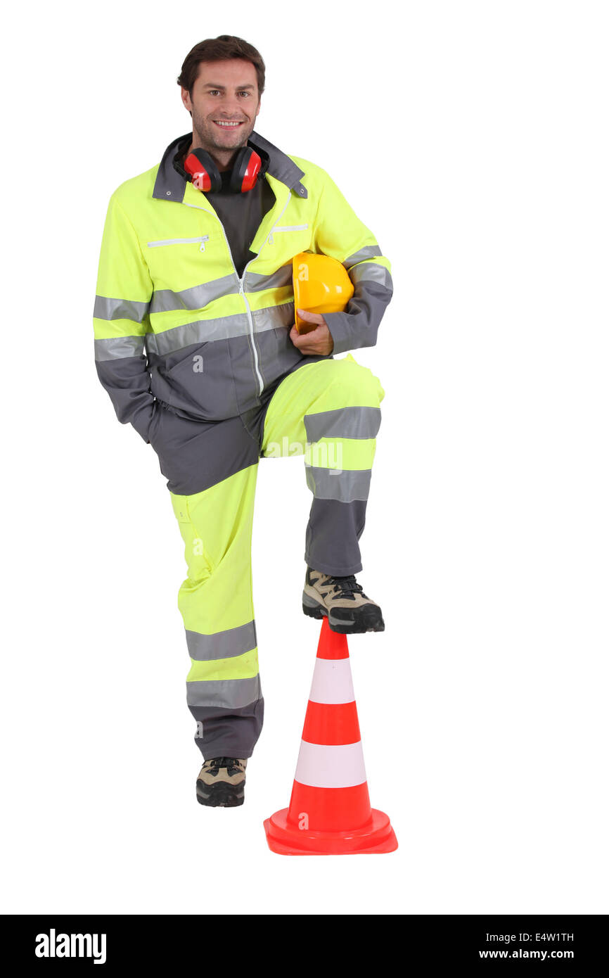 Lavoratore edile con cono Foto Stock