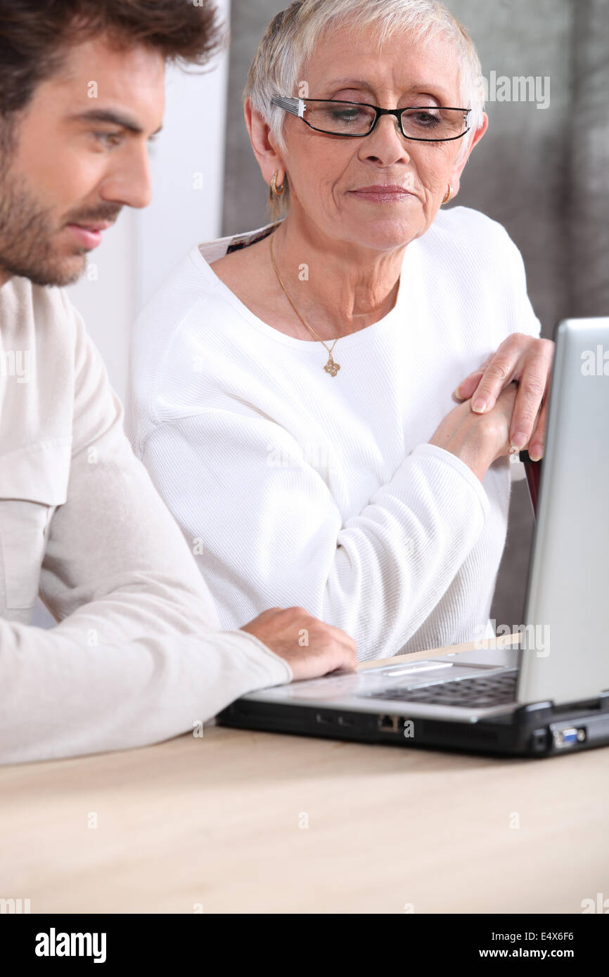 Senior computing di apprendimento Foto Stock