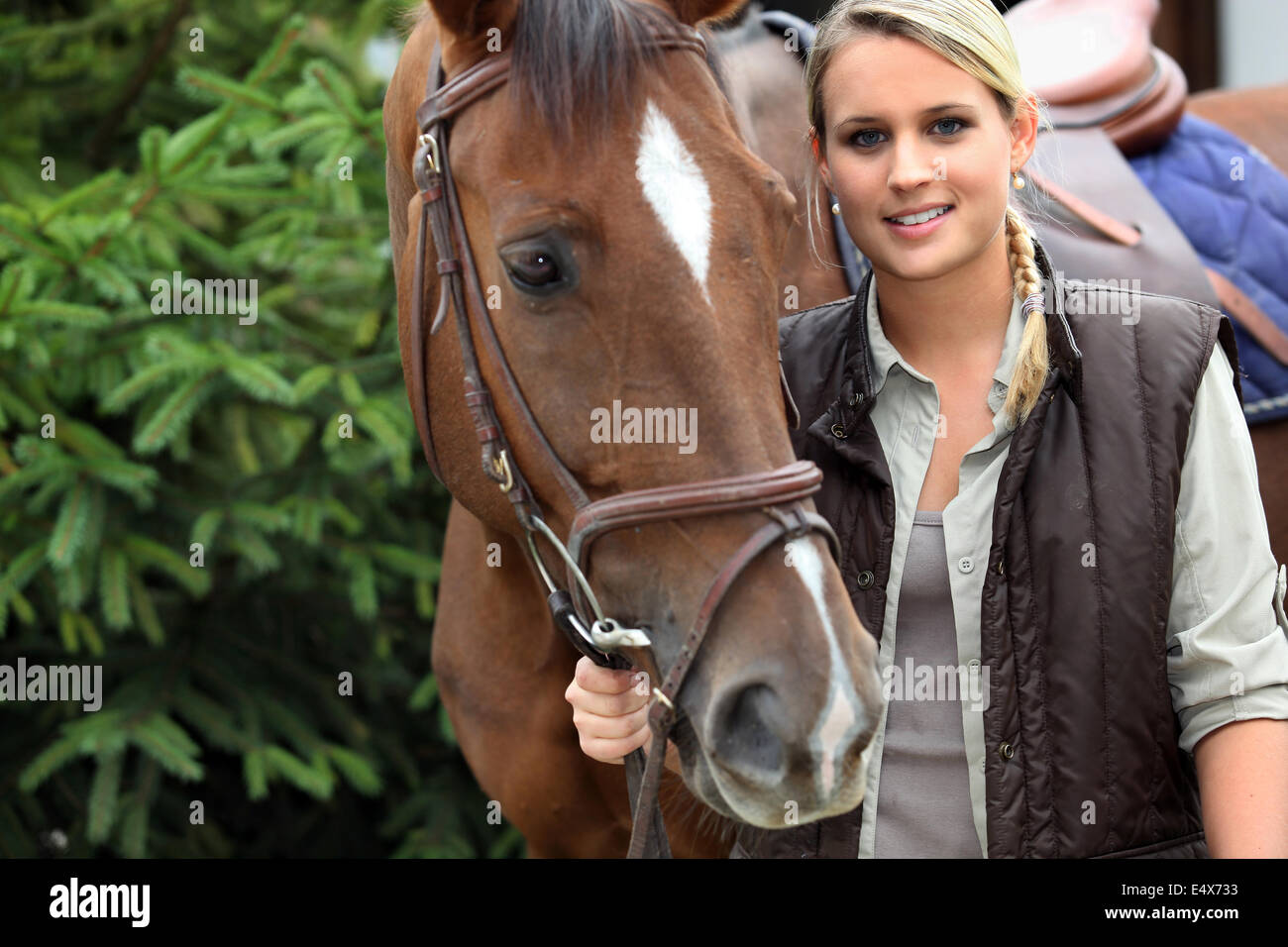 Uscendo per una passeggiata a cavallo. Foto Stock