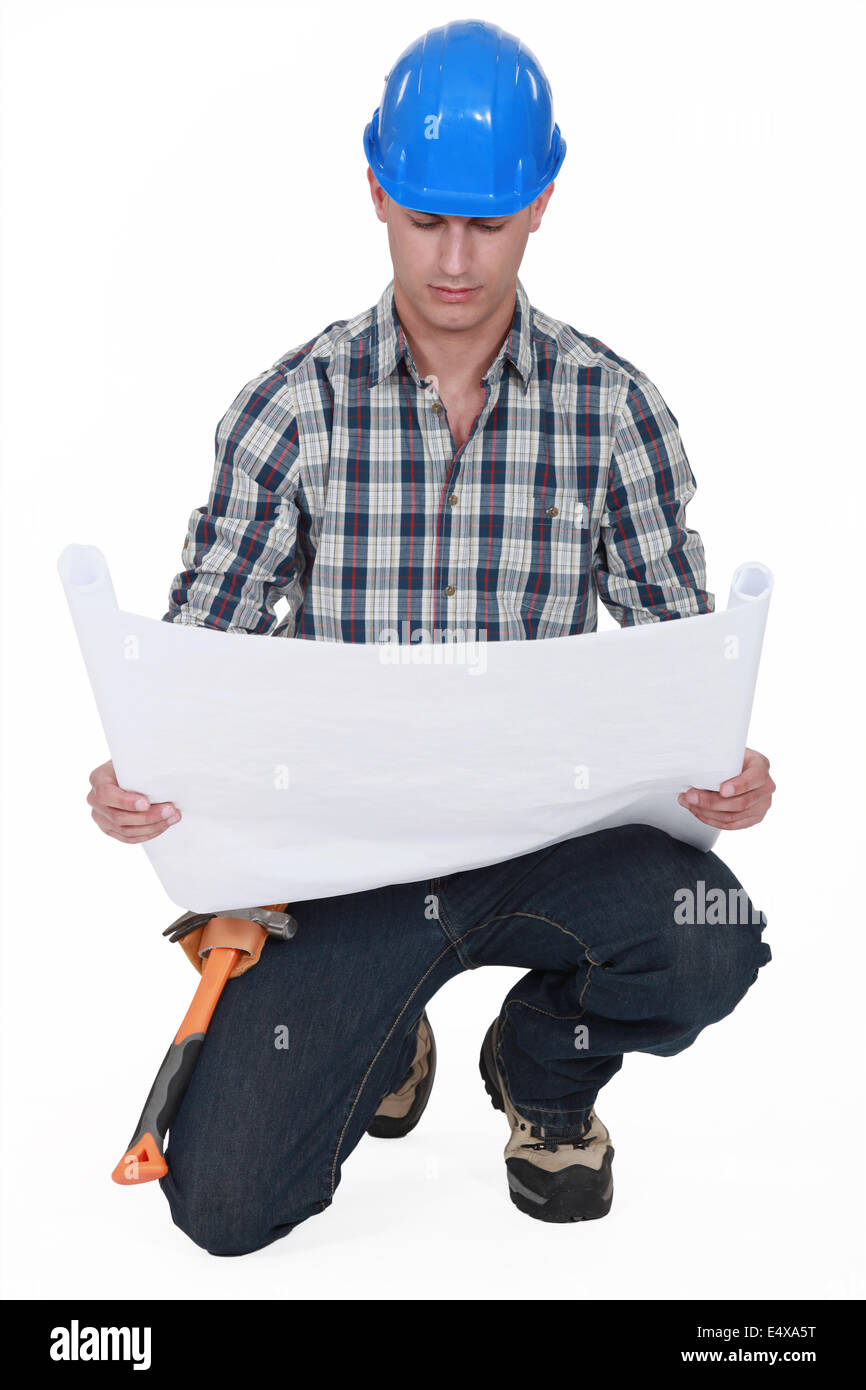 Artigiano inginocchiati sul pavimento Foto Stock