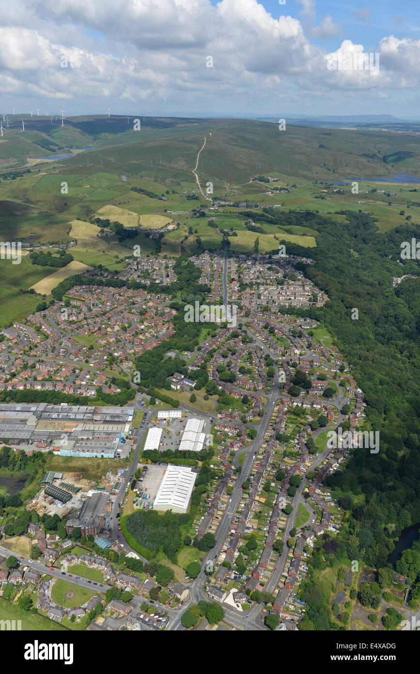 Vista aerea guardando a nord lungo Ings Road, Rochdale verso Rossendale Foto Stock