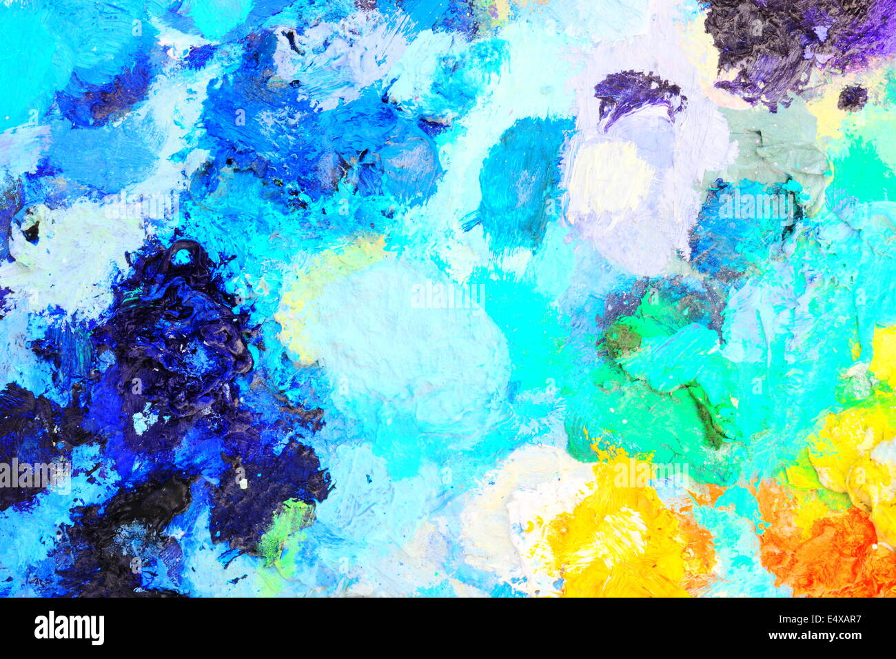 Un multicolore sfondo mostrante un colorato artista tavolozza piene di pittura a olio Foto Stock