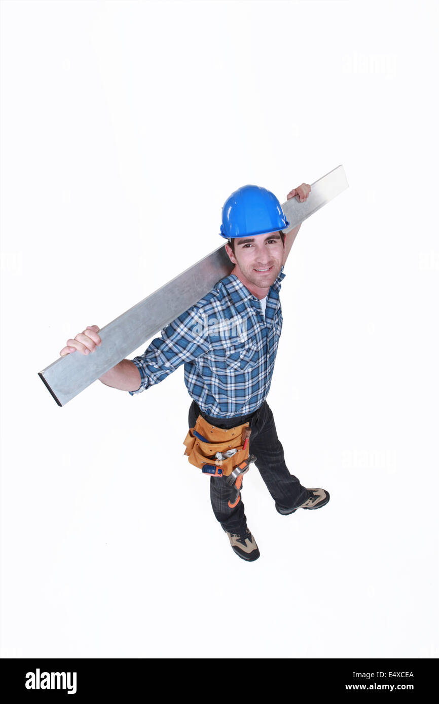 Alta angolazione del falegname tutti i sorrisi Foto Stock