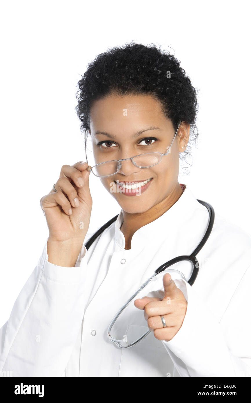 Medico donna rivolta verso la telecamera Foto Stock