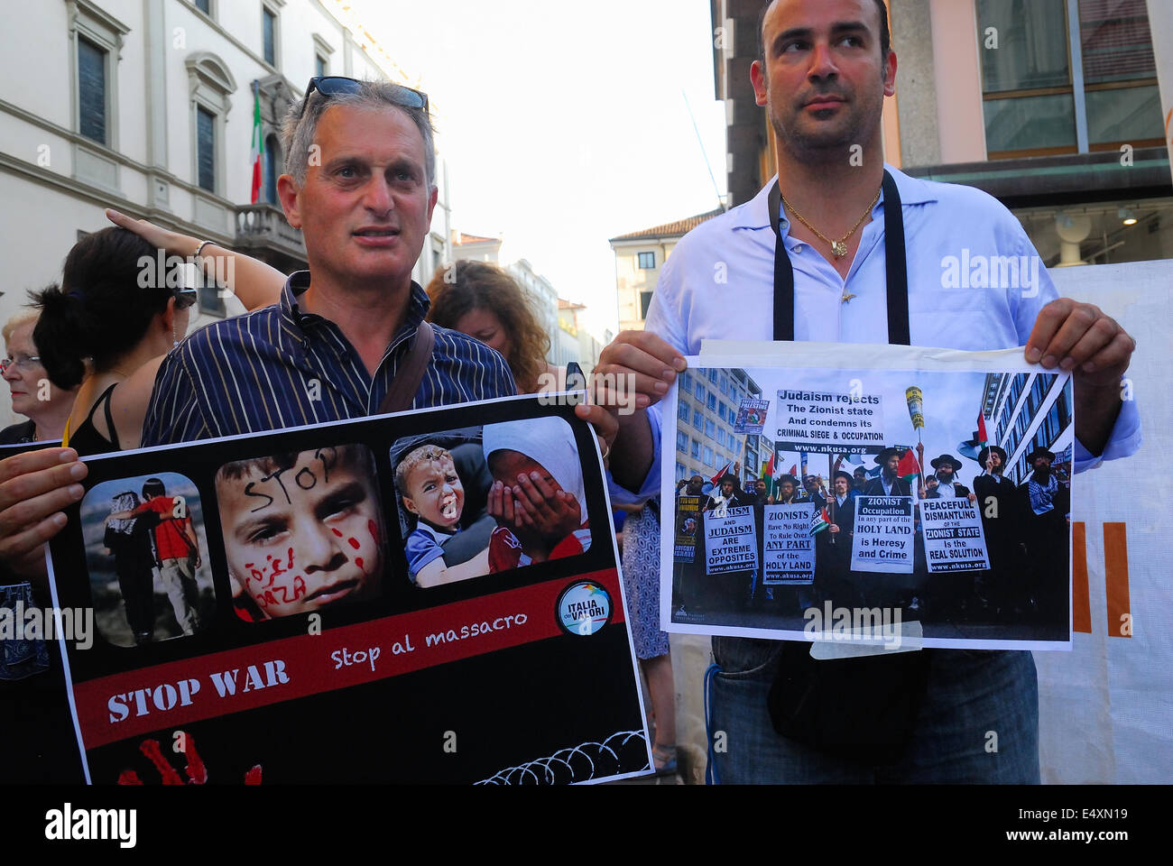 Padova, Italia. 16 Luglio, 2014. Migliaia di persone e una dozzina di associazioni di pace hanno manifestato contro il bombardamento israeliano della Striscia di Gaza. Credito: Ferdinando Piezzi/Alamy Live News Foto Stock