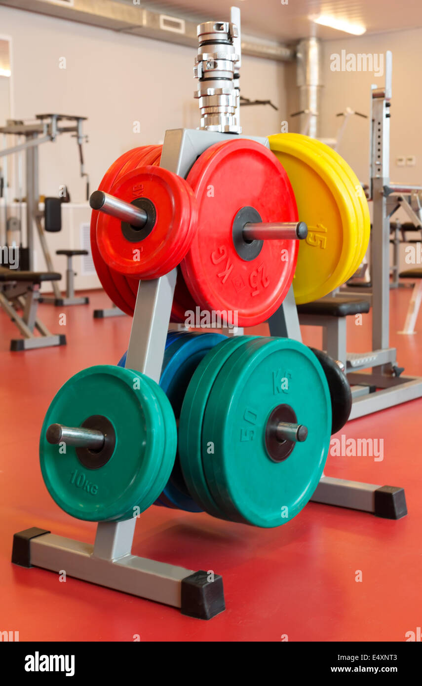 Piastre per il training di forza sul supporto Foto Stock