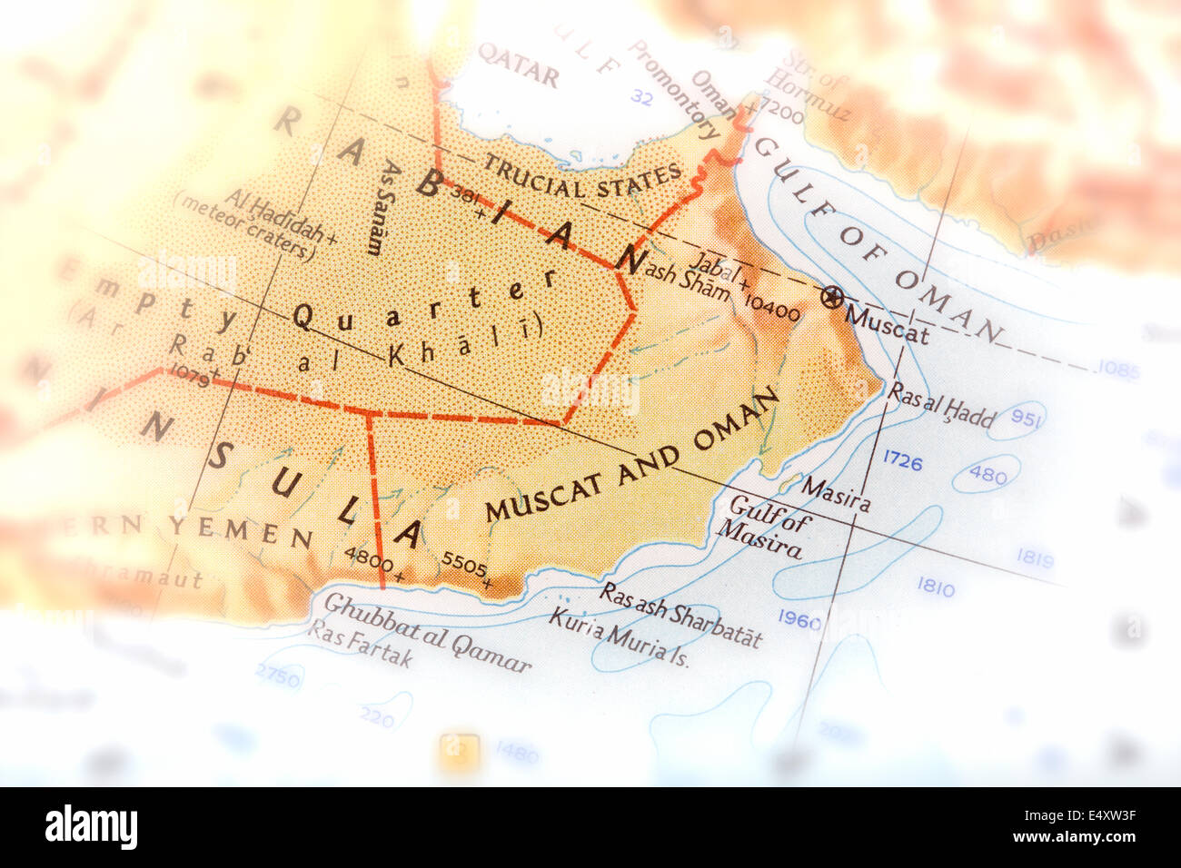 Traveler incentrato su Oman - preparazione per il viaggio Foto Stock