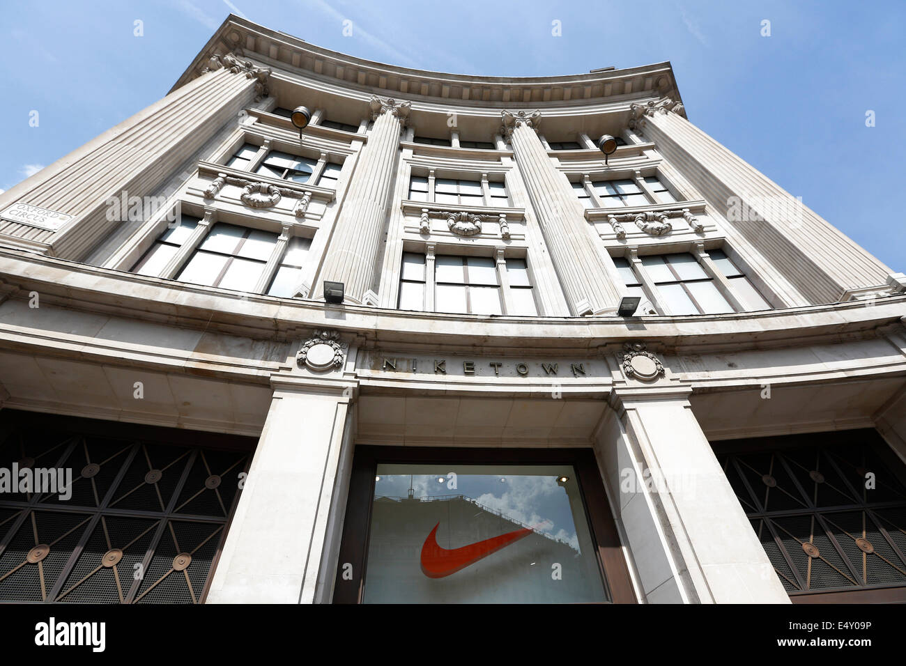 Regno Unito, Londra : Nike Town è raffigurato su Oxford Street nel centro  di Londra il 17 luglio 2014 Foto stock - Alamy