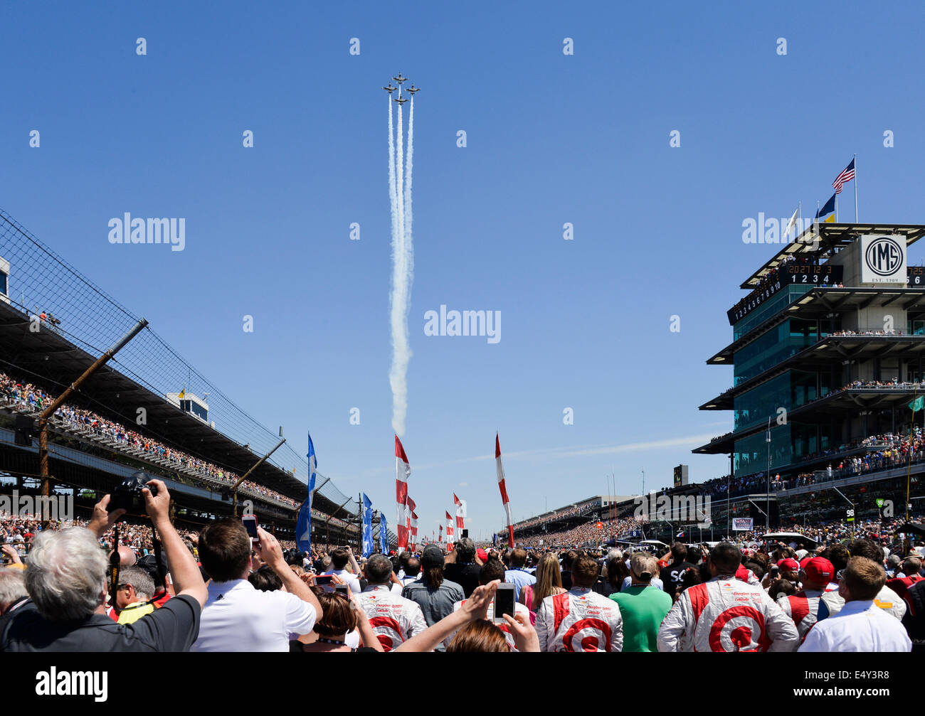 Flypast all'inizio della 500 Miglia di Indianapolis motor race. Indianapolis, Illinois, Stati Uniti d'America. Foto Stock