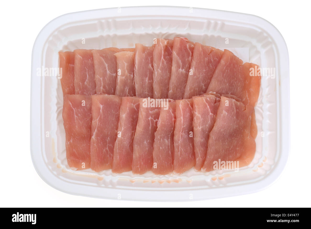 Carne di maiale cruda fette nella confezione di plastica con tracciato di ritaglio Foto Stock