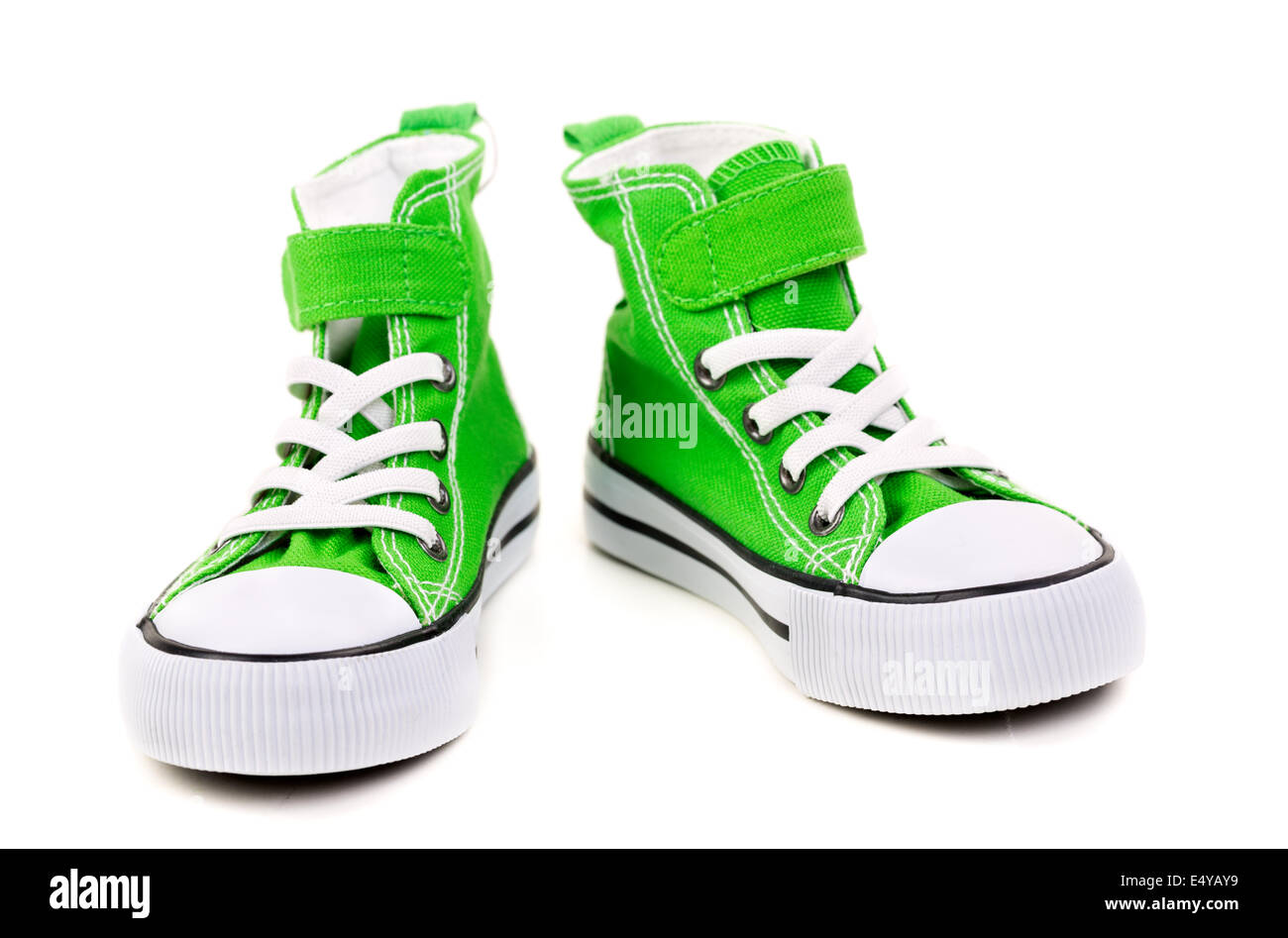 Green sneakers con lacci bianco Foto Stock
