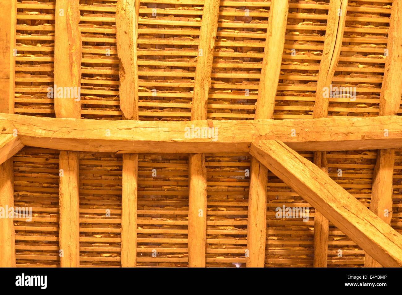 All'interno del tetto in legno Foto Stock