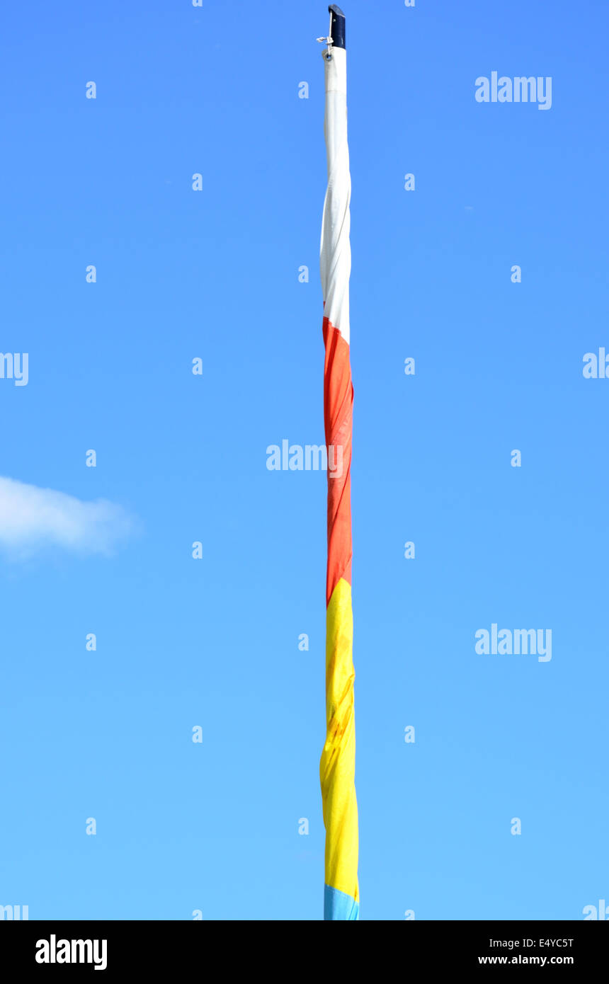 Bandiera pole con arrotolato a bandiera Foto Stock