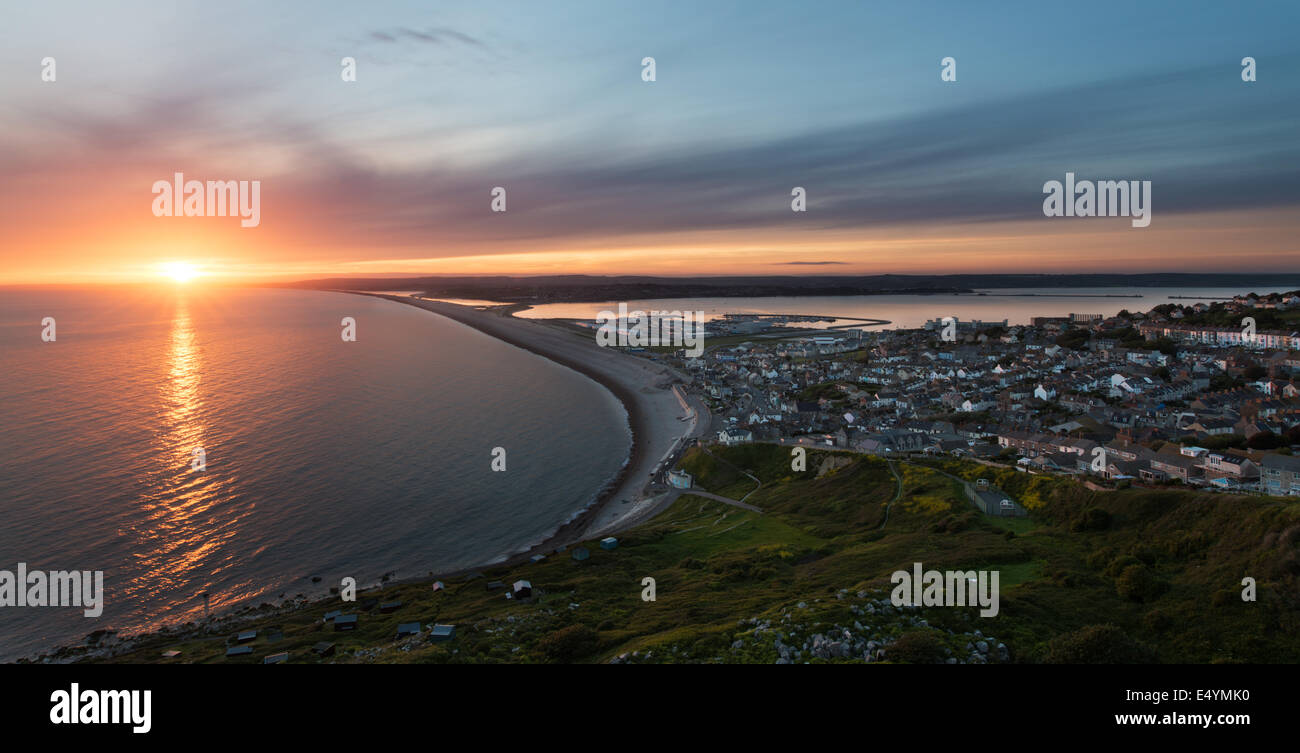 Chesil Beach al tramonto, Dorset, Regno Unito Foto Stock