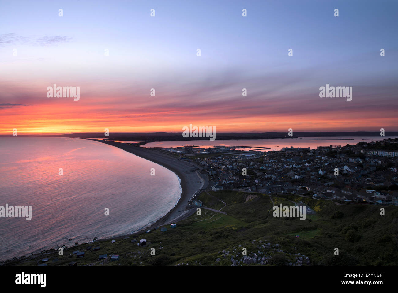 Chesil Beach al tramonto, Dorset, Regno Unito Foto Stock