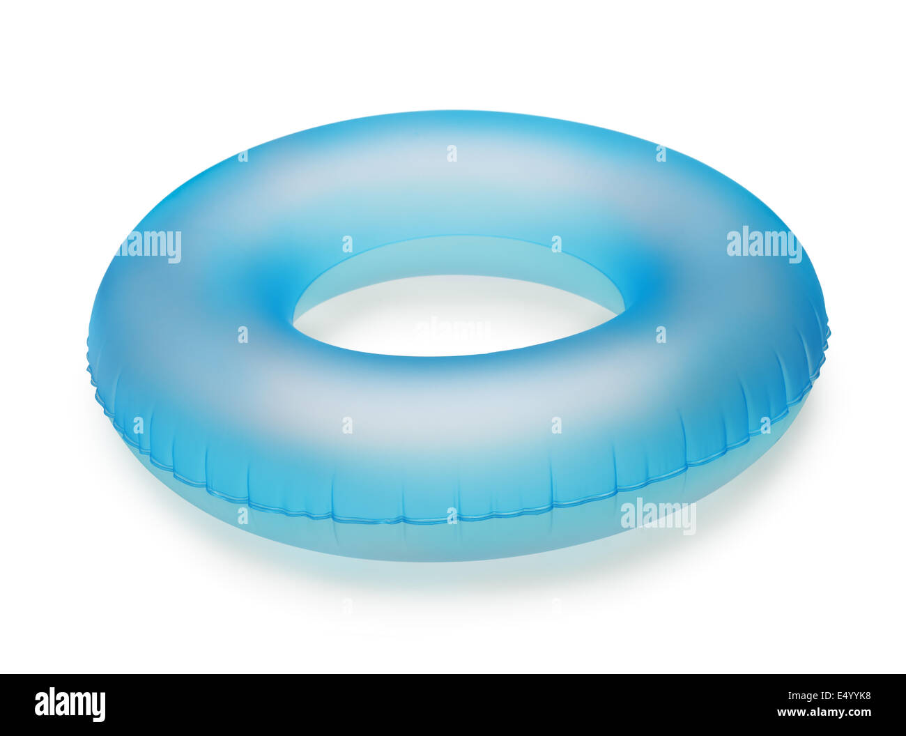 Blu nuotare gonfiabile anello isolato su bianco Foto Stock