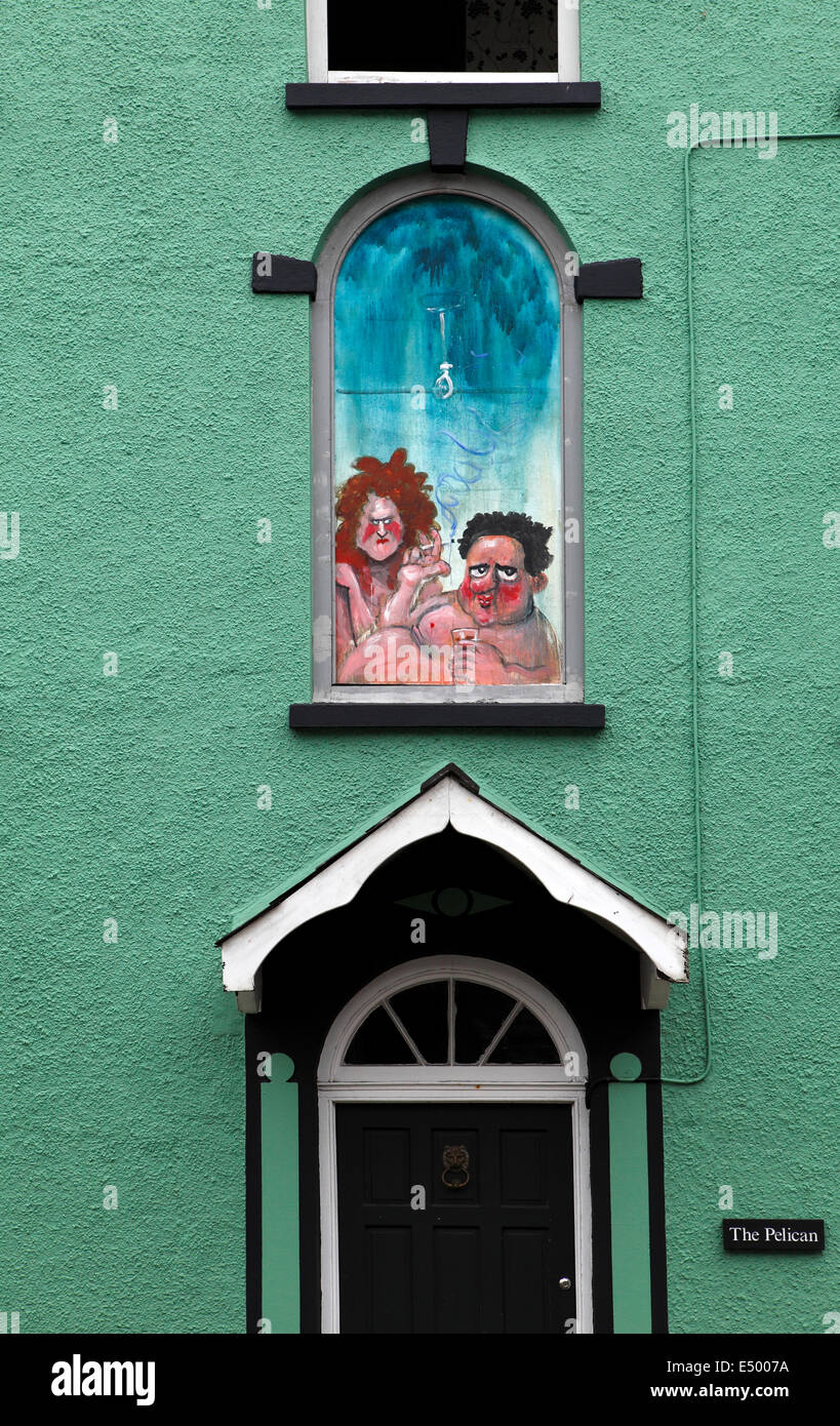 Murale di Dylan Thomas e sua moglie Caitlin, il pellicano House a Laugharne. La casa di sua madre. Foto Stock