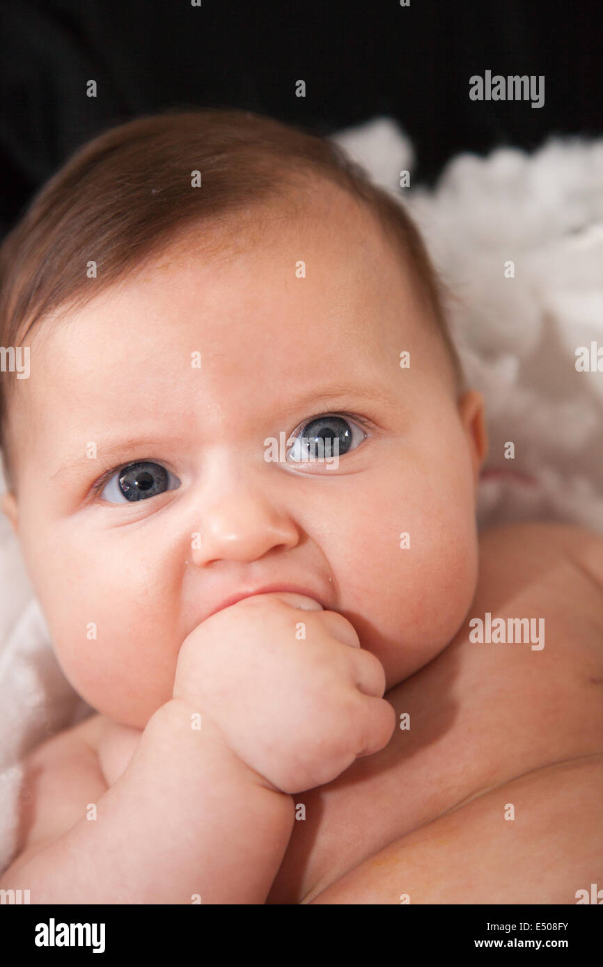 L'innocenza di un neonato Foto Stock