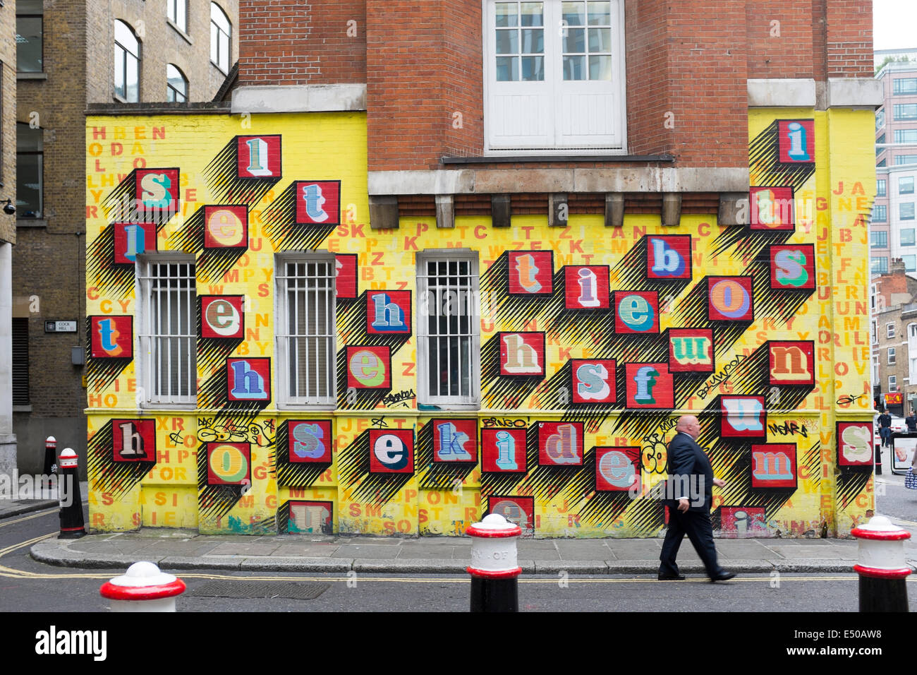 Multi colorate sulla parete vicino Pettycoat Lane in LOndonLondon Foto Stock