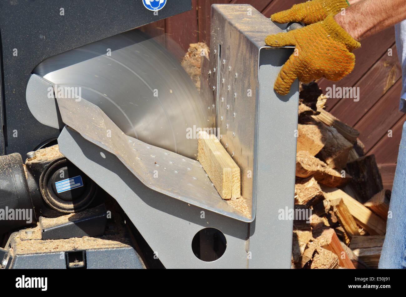 Lavoratore a buzz ha visto Foto Stock