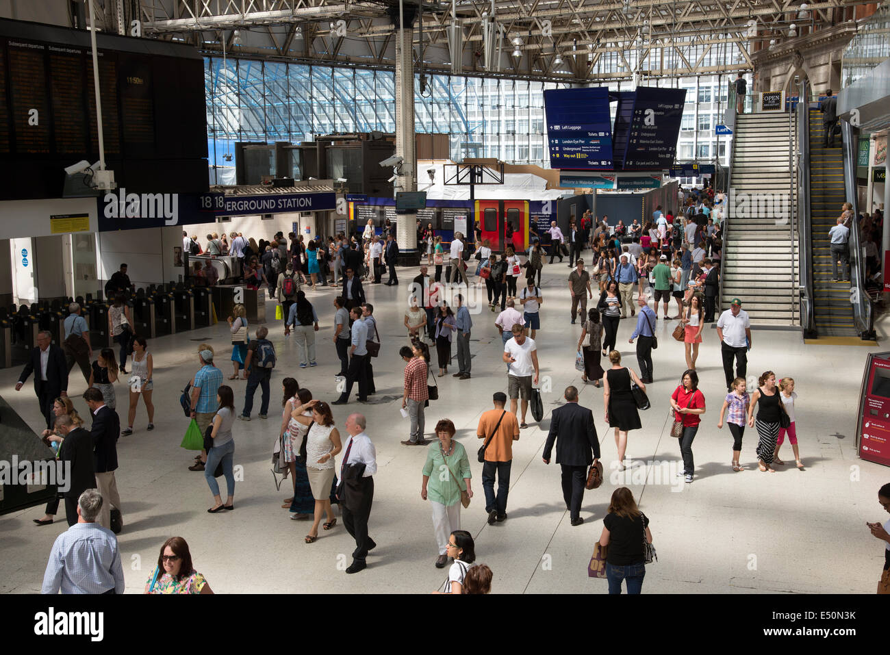 Piazzale della Stazione Waterloo di Londra Inghilterra REGNO UNITO Foto Stock
