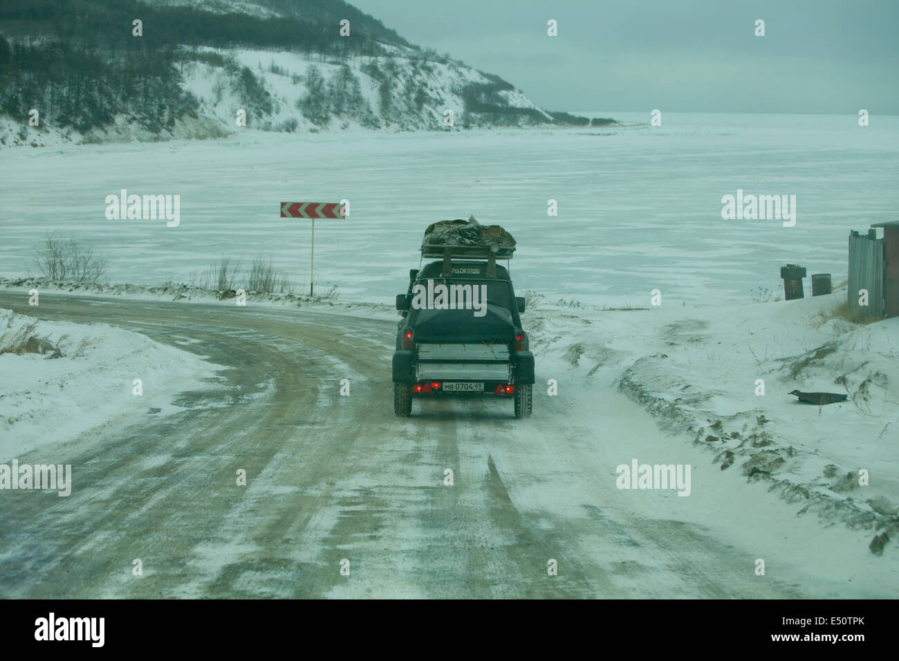 4WD spedizione pericolosa road corner Siberia neve Foto Stock