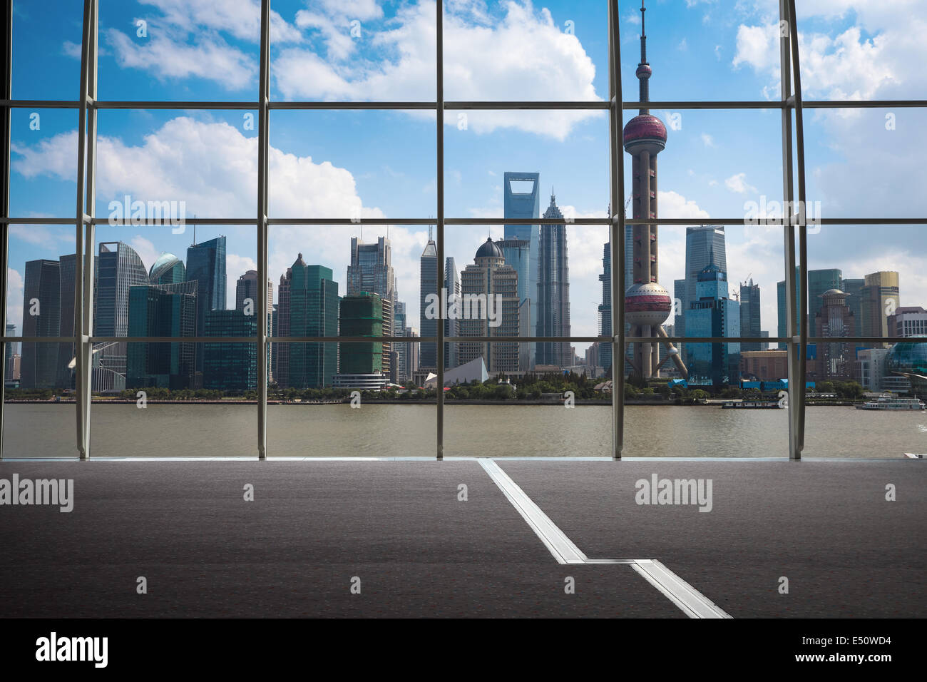 Shanghai al di fuori della finestra Foto Stock