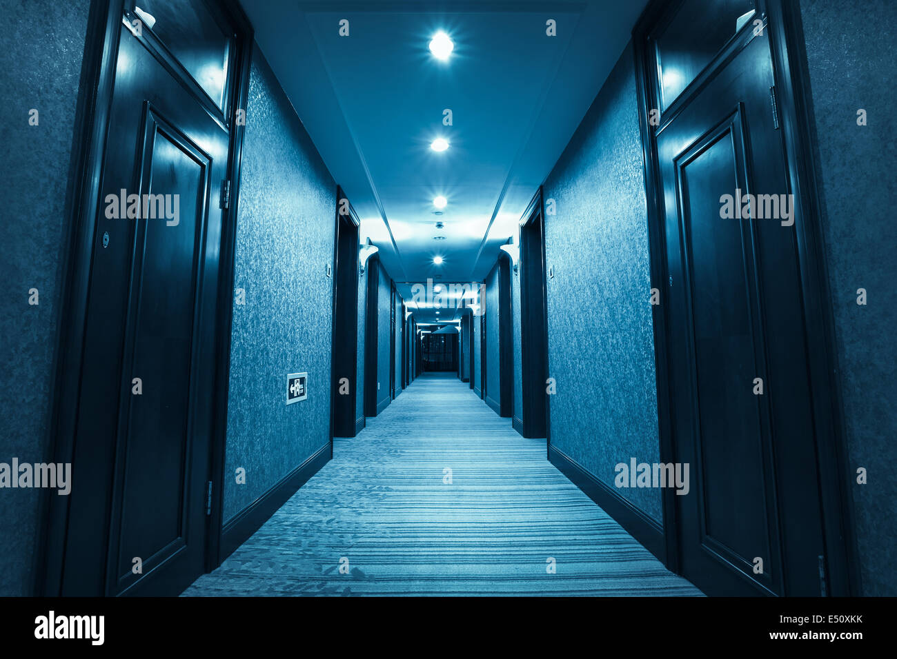 Blue hotel corridoio Foto Stock