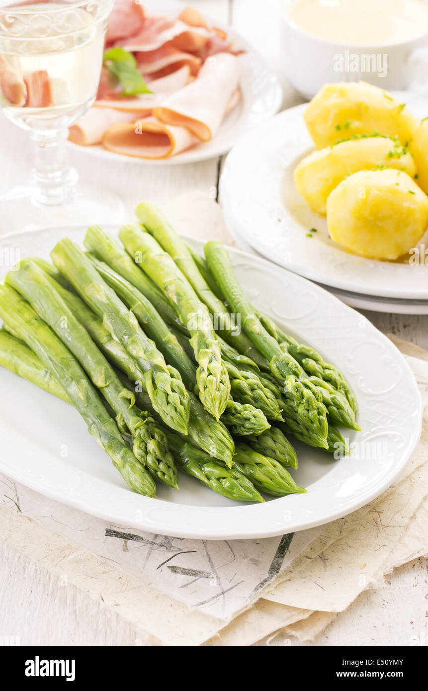 asparagi verdi Foto Stock