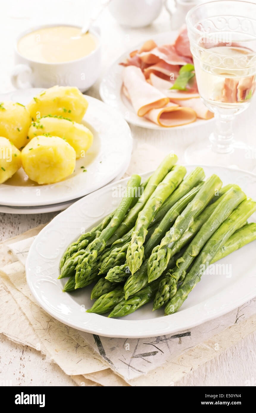 asparagi verdi Foto Stock