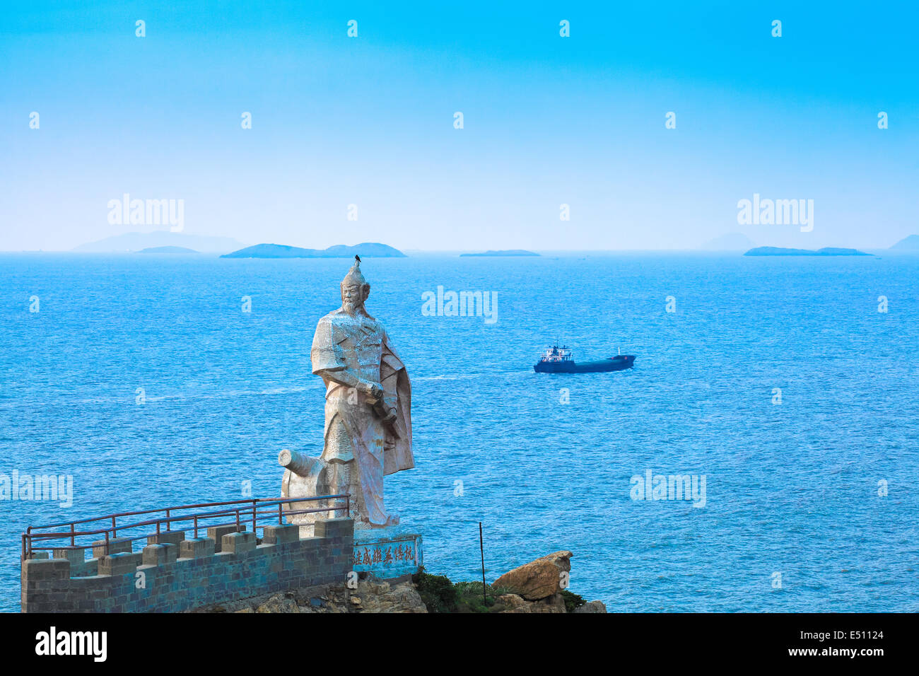 Cinese eroe nazionale statua in mare Foto Stock