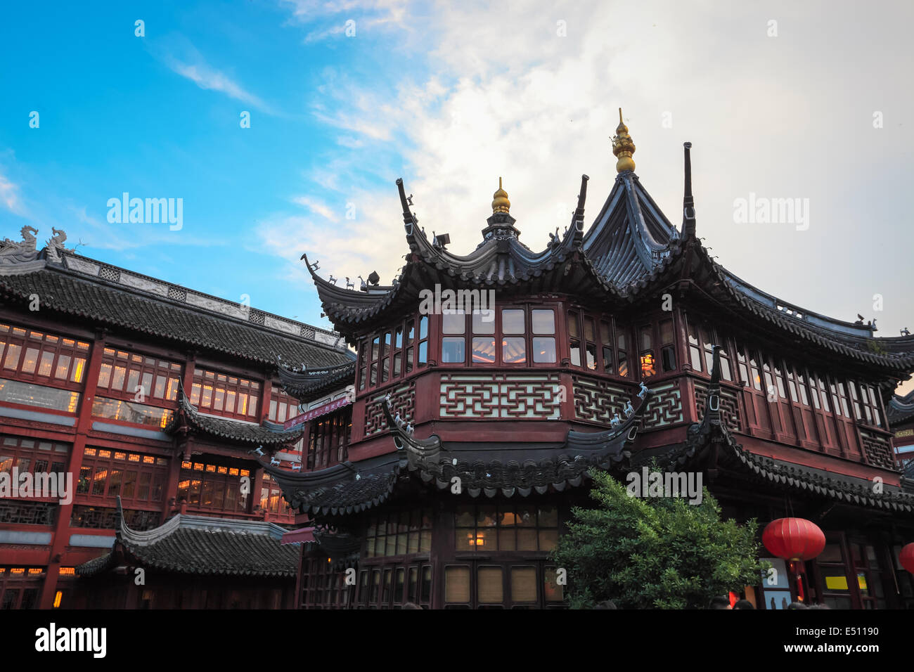 Shanghai il Giardino di Yuyuan al crepuscolo Foto Stock