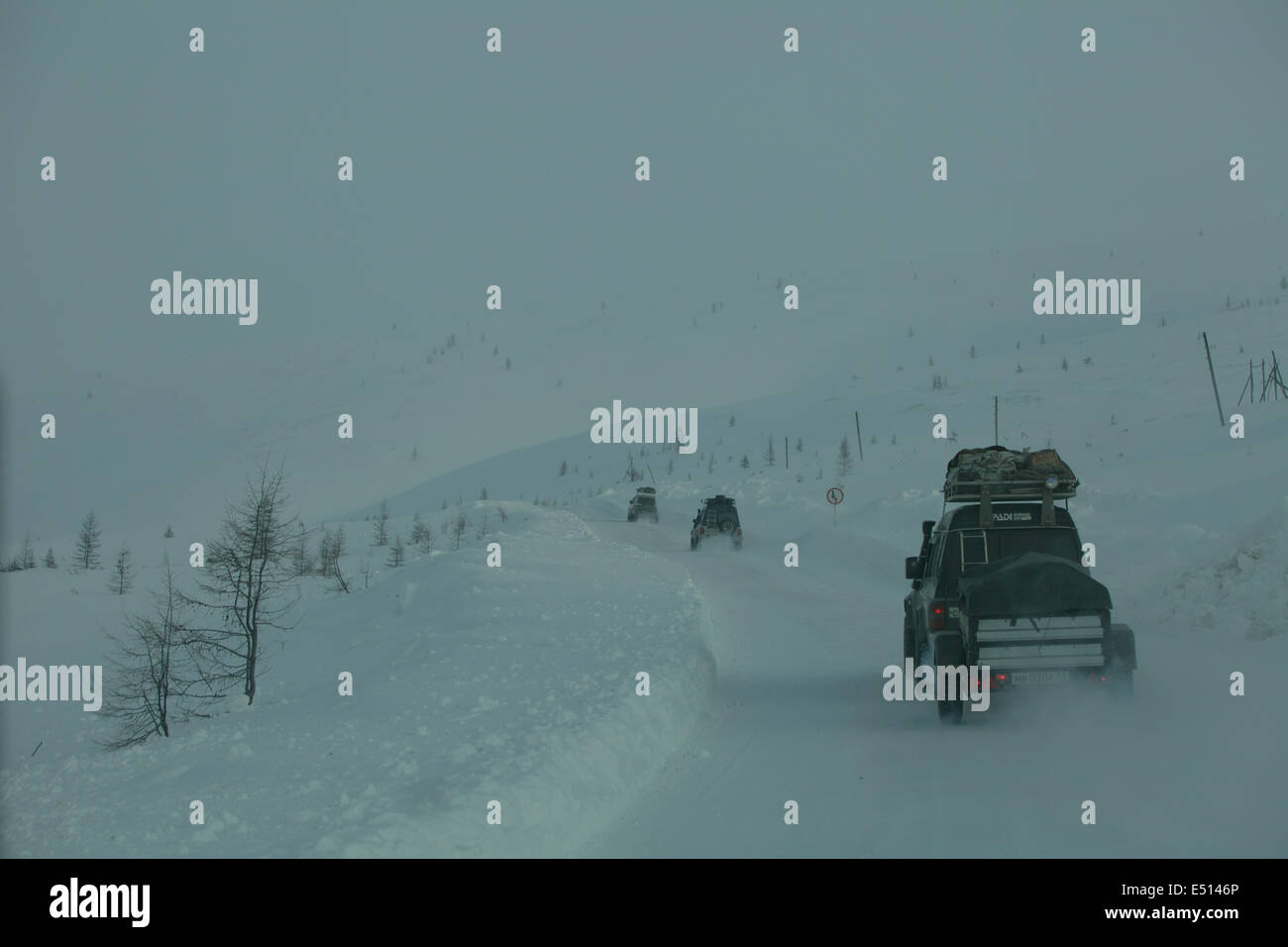 4WD expedition strada pericolosa Siberia bianco neve Foto Stock