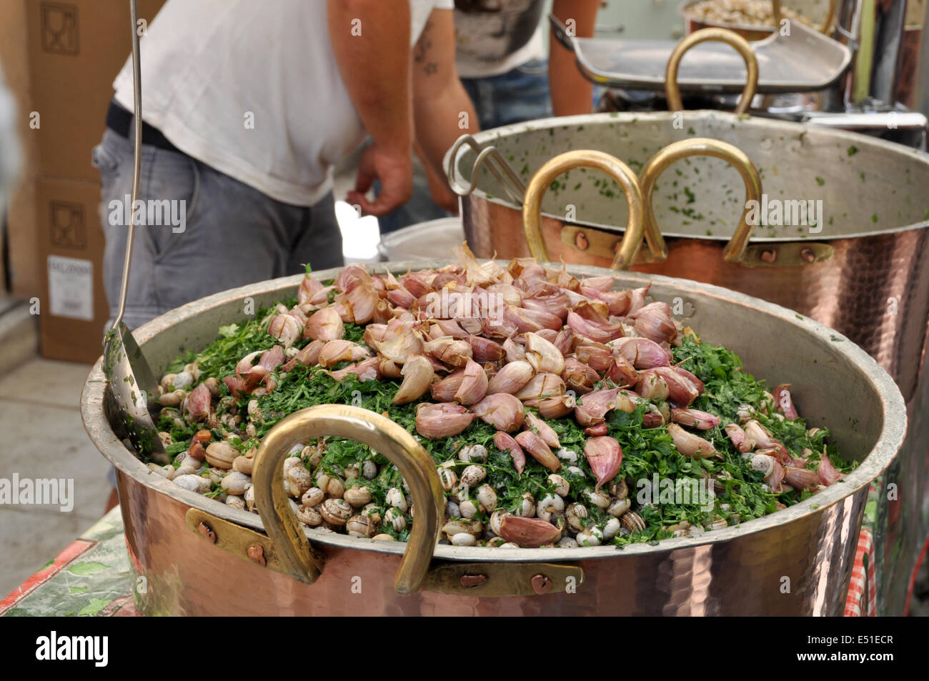 Palermo, Santa Rosalia, 390 Festino, preparazione di lumache, cibo tradizionale, Sicilia, Italia, Europa Foto Stock