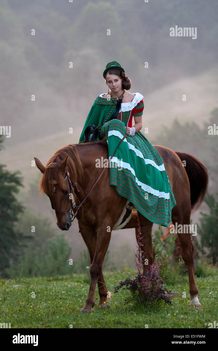 Ragazza di equitazione classicismo equestre vestito Foto Stock