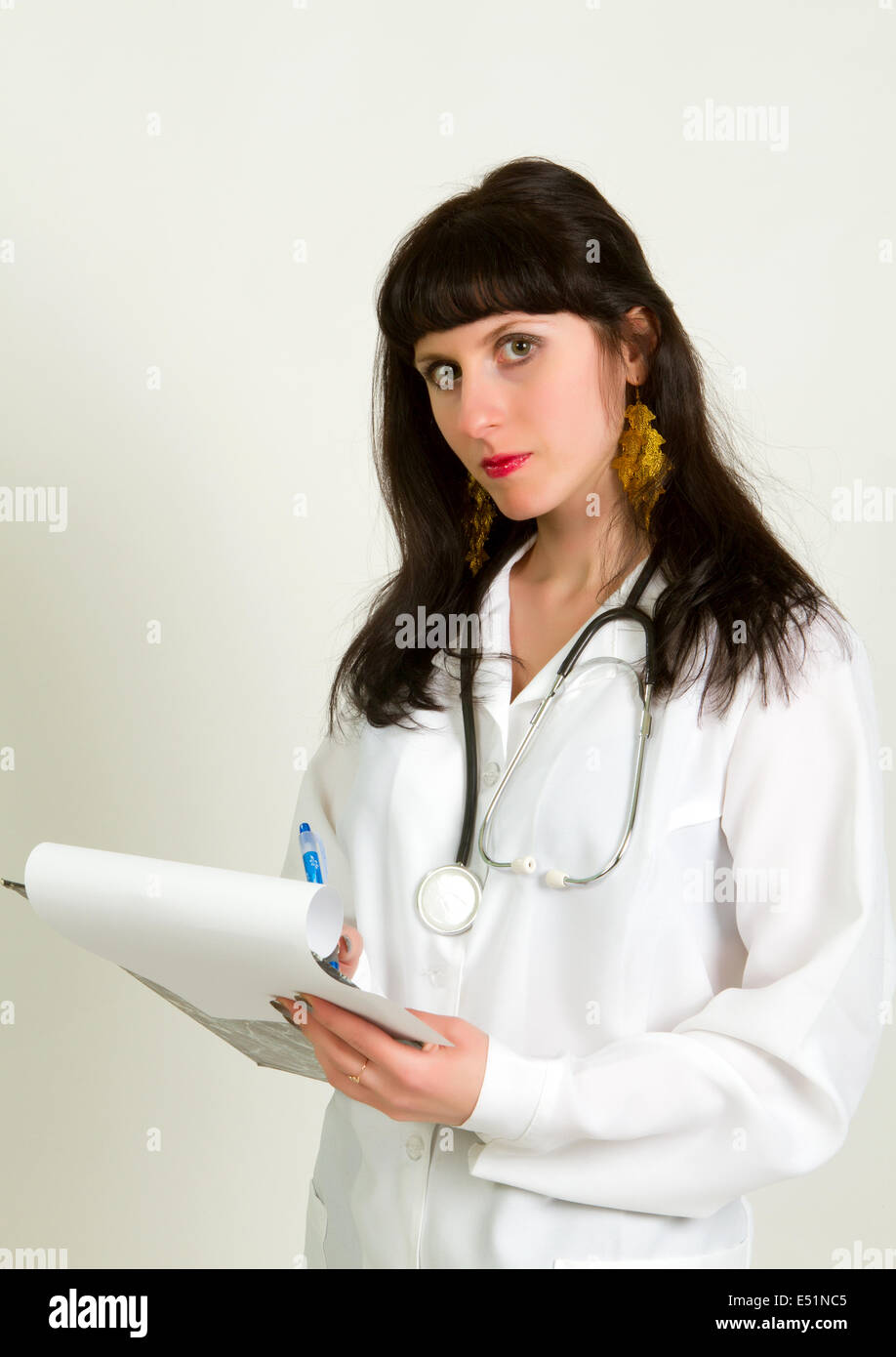 Giovane femmina attraente un infermiere o un medico Foto Stock