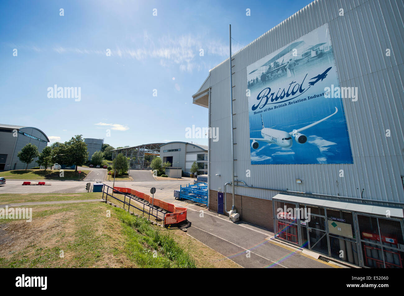 Airbus HQ con la storica Casa Pegasus (sinistra) REGNO UNITO 2014 Foto Stock