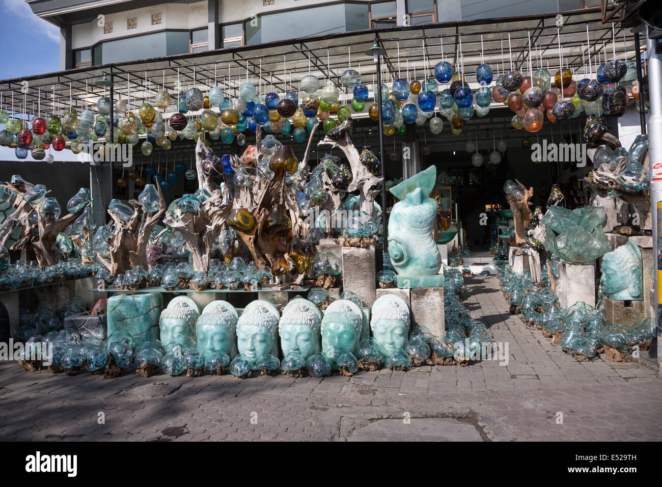 Bali, Indonesia. Negozio vendita giardino cortile e decorazioni. Foto Stock